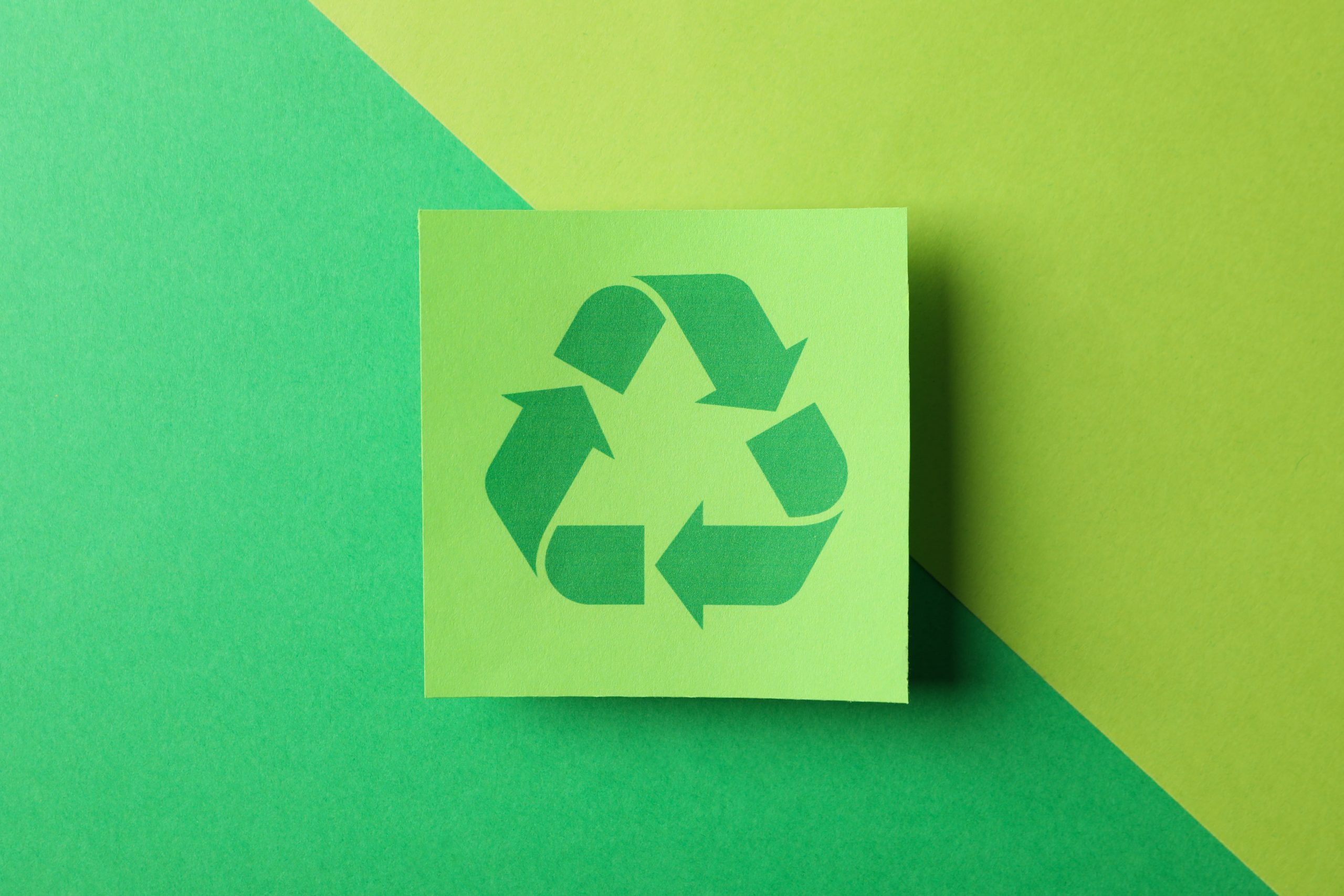 how does recycling reduce carbon emissions